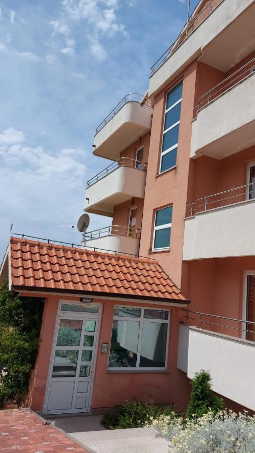 Apartment Ruby 希贝尼克 外观 照片