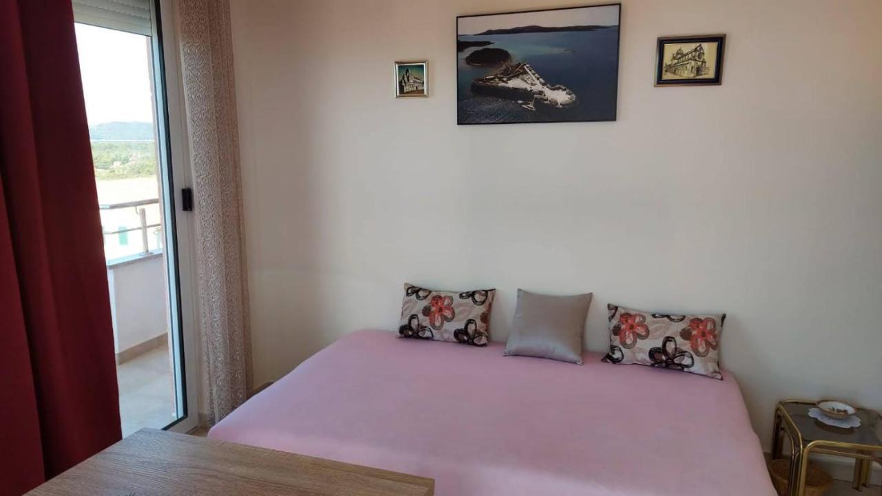 Apartment Ruby 希贝尼克 外观 照片